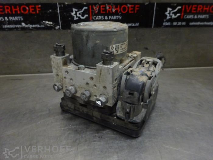Używane Pompa ABS Renault Trafic (1FL/2FL/3FL/4FL) 2.0 dCi 16V 120 Cena na żądanie oferowane przez Verhoef Cars & Parts