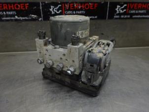 Usados Bomba ABS Renault Trafic (1FL/2FL/3FL/4FL) 2.0 dCi 16V 120 Precio de solicitud ofrecido por Verhoef Cars & Parts