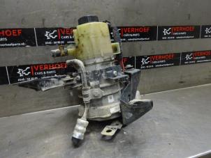 Used Power steering pump Renault Trafic (1FL/2FL/3FL/4FL) 2.0 dCi 16V 120 Price on request offered by Verhoef Cars & Parts