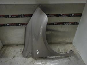 Used Front wing, right Nissan Note (E11) 1.6 16V Price € 90,00 Margin scheme offered by Verhoef Cars & Parts