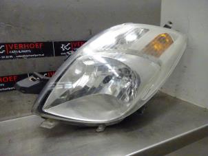 Used Headlight, left Toyota Yaris II (P9) 1.0 12V VVT-i Price on request offered by Verhoef Cars & Parts