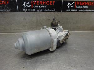 Gebrauchte Scheibenwischermotor vorne Toyota Yaris II (P9) 1.0 12V VVT-i Preis auf Anfrage angeboten von Verhoef Cars & Parts