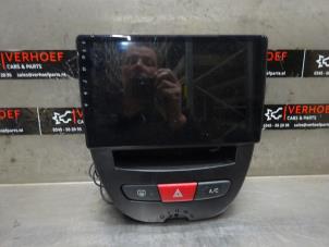 Usados Controlador de pantalla multimedia Toyota Aygo (B10) 1.0 12V VVT-i Precio de solicitud ofrecido por Verhoef Cars & Parts
