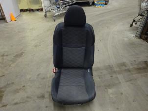 Używane Fotel lewy Nissan Qashqai (J11) 1.2 DIG-T 16V Cena € 150,00 Procedura marży oferowane przez Verhoef Cars & Parts
