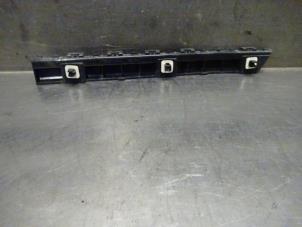 Used Rear bumper bracket, left Nissan Qashqai (J11) 1.2 DIG-T 16V Price on request offered by Verhoef Cars & Parts
