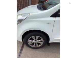Used Front wing, left Nissan Note (E11) 1.6 16V Price € 75,00 Margin scheme offered by Verhoef Cars & Parts