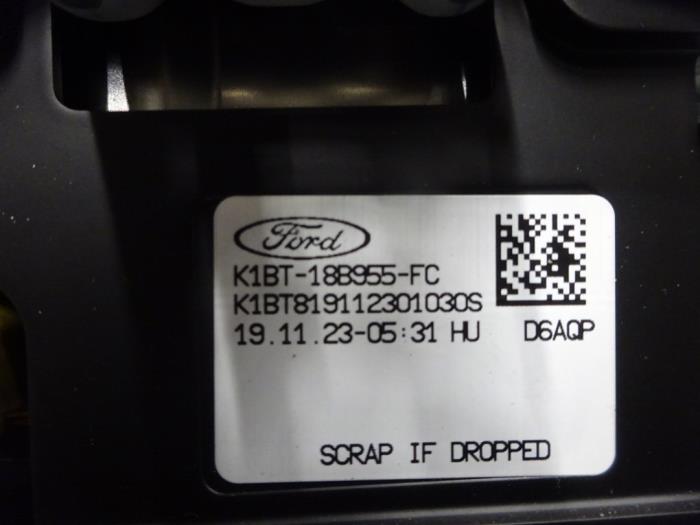 Displays Multi Media Anzeige van een Ford Transit Custom 2.0 TDCi 16V Eco Blue 130 2020