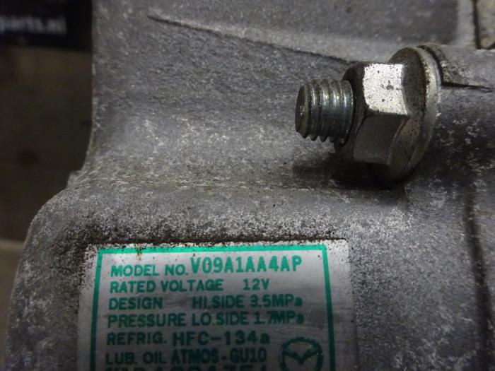 Air conditioning pump from a Mazda 2 (DE) 1.3 16V MZR 2011