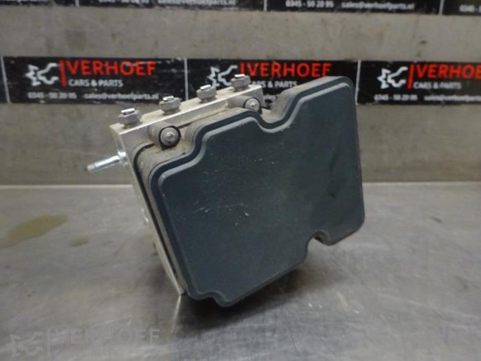 Usagé Pompe ABS Mercedes Sprinter 3,5t (906.63) 314 CDI 16V Prix € 121,00 Prix TTC proposé par Verhoef Cars & Parts