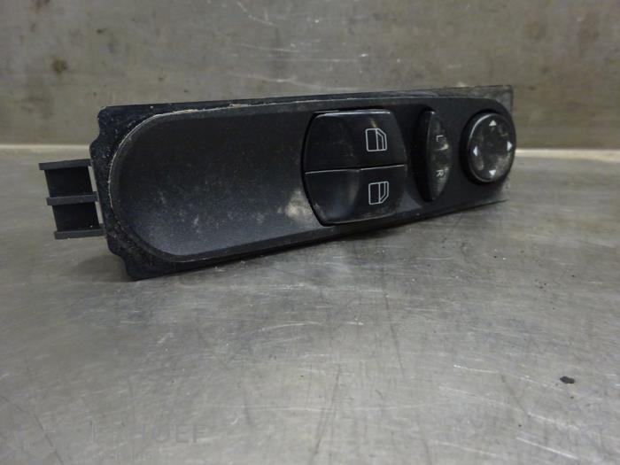 Usados Interruptor combinado de ventanillas Mercedes Sprinter 3,5t (906.63) 314 CDI 16V Precio € 36,30 IVA incluido ofrecido por Verhoef Cars & Parts