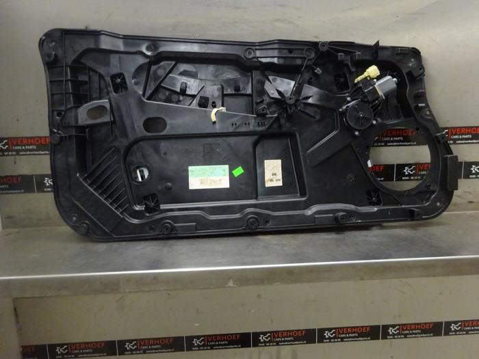 Mécanique vitre 2portes avant gauche d'un Ford Fiesta 6 (JA8) 1.25 16V 2012