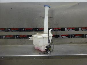 Used Front windscreen washer reservoir Hyundai Matrix 1.6 16V Price on request offered by Verhoef Cars & Parts