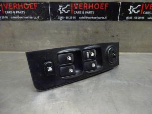 Usados Interruptor combinado de ventanillas Hyundai Matrix 1.6 16V Precio de solicitud ofrecido por Verhoef Cars & Parts