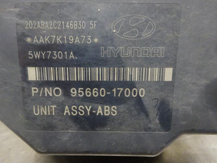 Pompe ABS d'un Hyundai Matrix 1.6 16V 2008