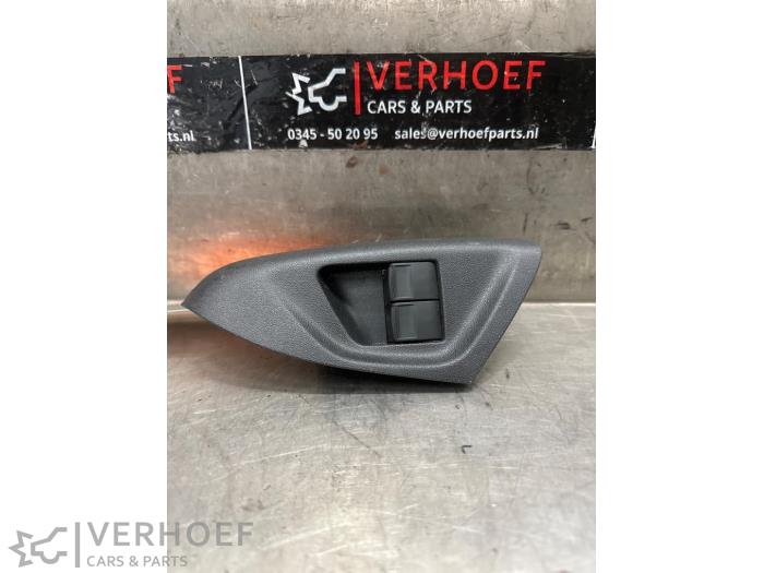 Usados Interruptor combinado de ventanillas Citroen C1 1.0 12V VVT-i Precio de solicitud ofrecido por Verhoef Cars & Parts