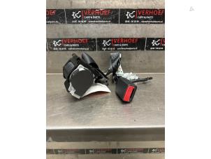 Begagnade Bakre säkerhetsbälte, mitten Mazda 6 (GJ/GH/GL) 2.2 SkyActiv-D 150 16V Pris på förfrågan erbjuds av Verhoef Cars & Parts