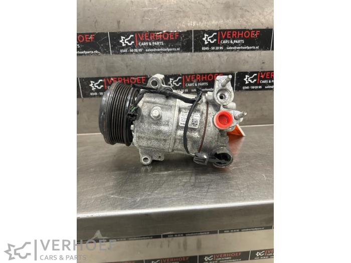 Usagé Pompe clim Ford Fiesta 7 1.1 Ti-VCT 12V 70 Prix € 100,00 Règlement à la marge proposé par Verhoef Cars & Parts