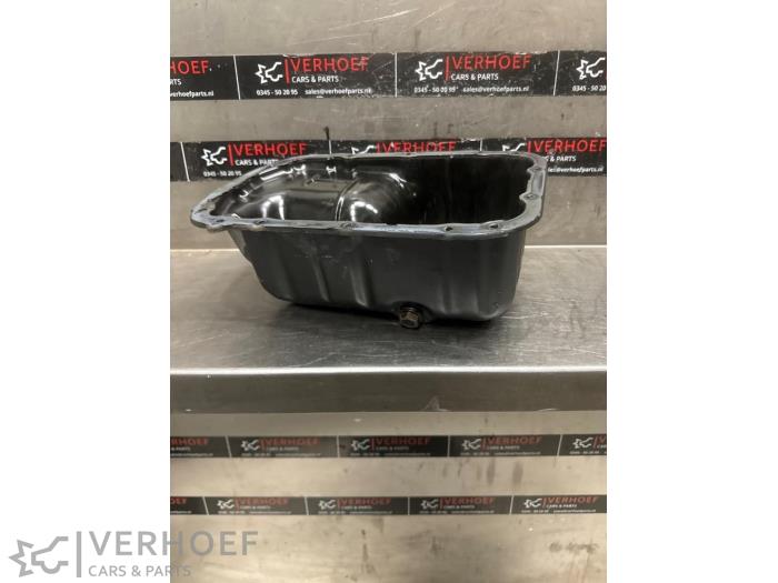 Usagé Couvercle carter Mitsubishi Space Star (A0) 1.0 12V Prix € 70,00 Règlement à la marge proposé par Verhoef Cars & Parts