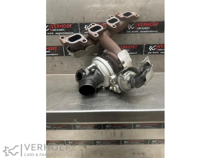 Turbo van een Volkswagen Touran (1T3) 1.6 TDI 16V 2012