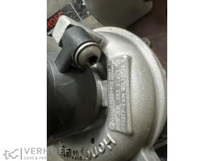Turbo van een Volkswagen Touran (1T3) 1.6 TDI 16V 2012