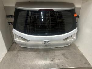 Używane Tylna klapa Hyundai i20 (GBB) 1.2i 16V Cena € 400,00 Procedura marży oferowane przez Verhoef Cars & Parts