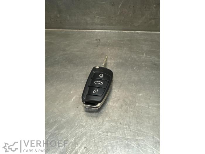 Używane Klucz Audi Q3 (F3B) 1.5 35 TFSI 16V Cena na żądanie oferowane przez Verhoef Cars & Parts