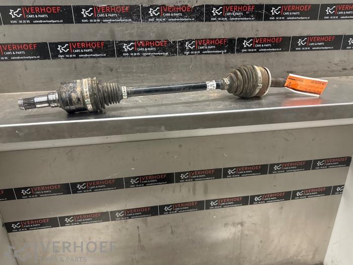 Gebrauchte Antriebswelle links vorne Toyota Yaris IV (P21/PA1/PH1) 1.5 12V Hybrid 115 Preis € 250,00 Margenregelung angeboten von Verhoef Cars & Parts