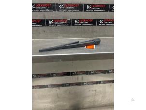 Gebrauchte Scheibenwischerarm hinten Toyota Yaris IV (P21/PA1/PH1) 1.5 12V Hybrid 115 Preis € 20,00 Margenregelung angeboten von Verhoef Cars & Parts