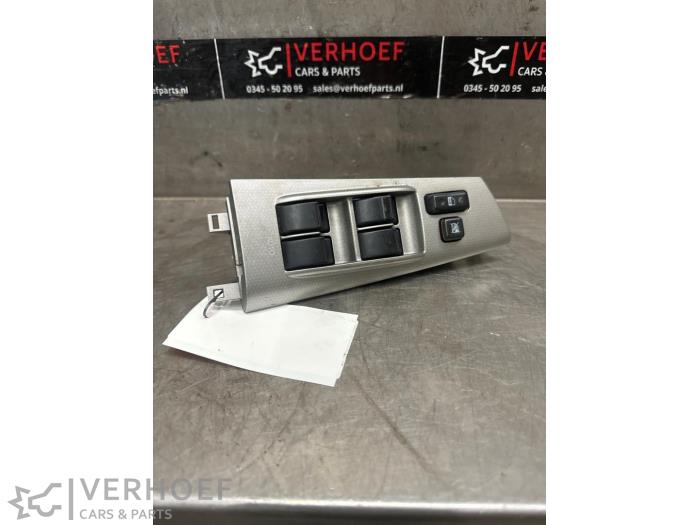 Usados Interruptor combinado de ventanillas Toyota Corolla (E12) 1.4 16V VVT-i Precio de solicitud ofrecido por Verhoef Cars & Parts