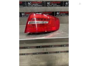 Usados Luz trasera derecha Audi A4 Avant (B8) 3.0 TDI 245 V6 24V Quattro Precio € 150,00 Norma de margen ofrecido por Verhoef Cars & Parts