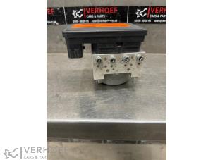 Pompe ABS d'un Honda Civic (FK6/7/8/9) 1.0i VTEC Turbo 12V 2018