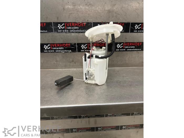 Begagnade Bensinpump Honda Civic (FK6/7/8/9) 1.0i VTEC Turbo 12V Pris € 75,00 Marginaltabell erbjuds av Verhoef Cars & Parts