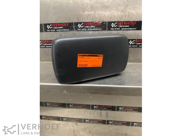 Używane Podlokietnik Toyota RAV4 (A4) 2.0 16V VVT-i 4x4 Cena na żądanie oferowane przez Verhoef Cars & Parts