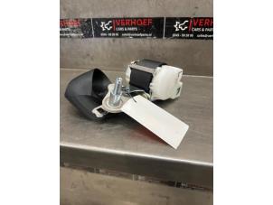 Używane Pas bezpieczenstwa lewy tyl Toyota RAV4 (A4) 2.0 16V VVT-i 4x4 Cena na żądanie oferowane przez Verhoef Cars & Parts