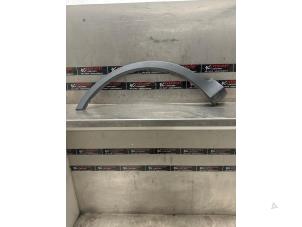 Używane Listwa blotnika Toyota RAV4 (A4) 2.0 16V VVT-i 4x4 Cena na żądanie oferowane przez Verhoef Cars & Parts