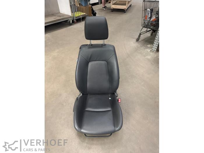 Używane Fotel prawy Kia Pro cee'd (EDB3) 1.6 CVVT 16V Cena na żądanie oferowane przez Verhoef Cars & Parts