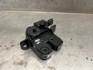 Gebrauchte Schließmechanik Heckklappe Nissan Micra (K14) 1.0 IG-T 92 Preis € 25,00 Margenregelung angeboten von Verhoef Cars & Parts