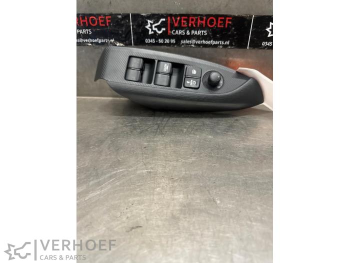 Usados Interruptor combinado de ventanillas Mazda CX-3 (DJ/DK) 2.0 SkyActiv-G 120 Precio de solicitud ofrecido por Verhoef Cars & Parts