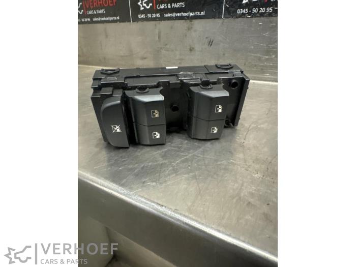 Usados Interruptor combinado de ventanillas Kia Xceed 1.0 T-GDi MHEV 12V Precio € 75,00 Norma de margen ofrecido por Verhoef Cars & Parts