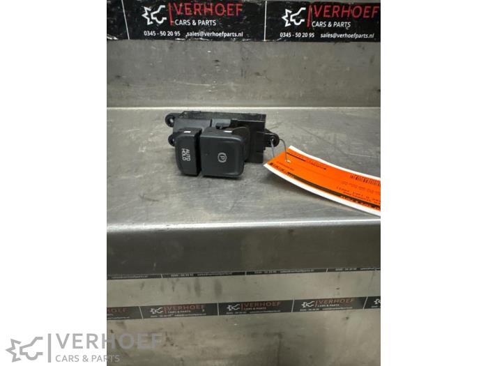 Gebrauchte Handbremse Schalter Kia Xceed 1.0 T-GDi MHEV 12V Preis € 20,00 Margenregelung angeboten von Verhoef Cars & Parts