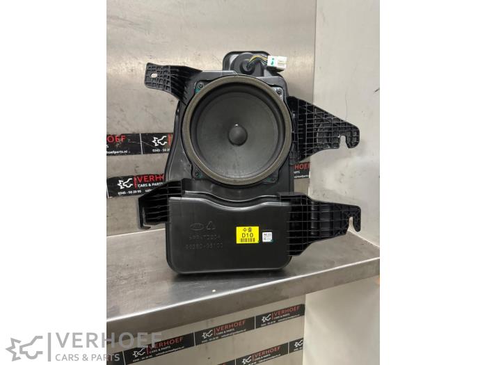 Używane Subwoofer Kia Niro I (DE) 1.6 GDI Hybrid Cena € 100,00 Procedura marży oferowane przez Verhoef Cars & Parts
