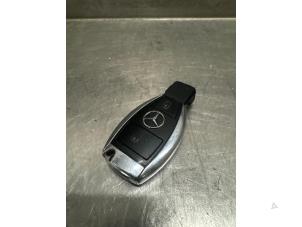 Begagnade Nyckel Mercedes A (W176) 1.6 A-180 16V Pris € 50,00 Marginaltabell erbjuds av Verhoef Cars & Parts