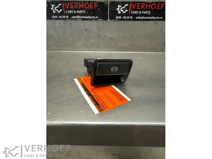Gebrauchte Handbremse Schalter Mercedes A (W176) 1.6 A-180 16V Preis € 15,00 Margenregelung angeboten von Verhoef Cars & Parts