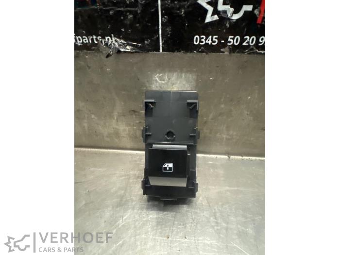 Usados Interruptor de ventanilla eléctrica Kia Niro II (SG2) e-Niro 64.8 kWh Precio € 25,00 Norma de margen ofrecido por Verhoef Cars & Parts