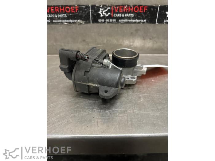 Gebrauchte Drosselklappengehäuse Citroen C4 Cactus (0B/0P) 1.2 PureTech 82 12V Preis € 40,00 Margenregelung angeboten von Verhoef Cars & Parts
