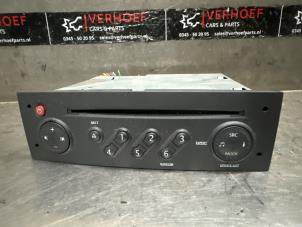 Gebrauchte Radio CD Spieler Renault Clio III Estate/Grandtour (KR) 1.2 16V TCE 100 Preis auf Anfrage angeboten von Verhoef Cars & Parts