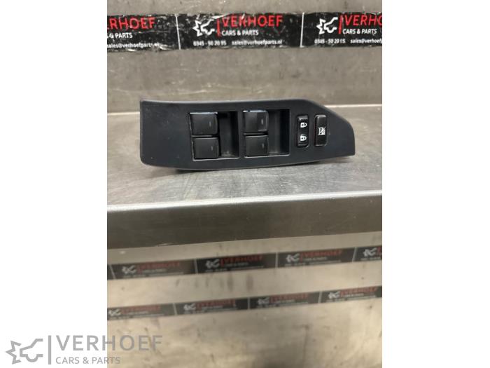 Usados Interruptor combinado de ventanillas Toyota Verso 1.8 16V VVT-i Precio € 50,00 Norma de margen ofrecido por Verhoef Cars & Parts