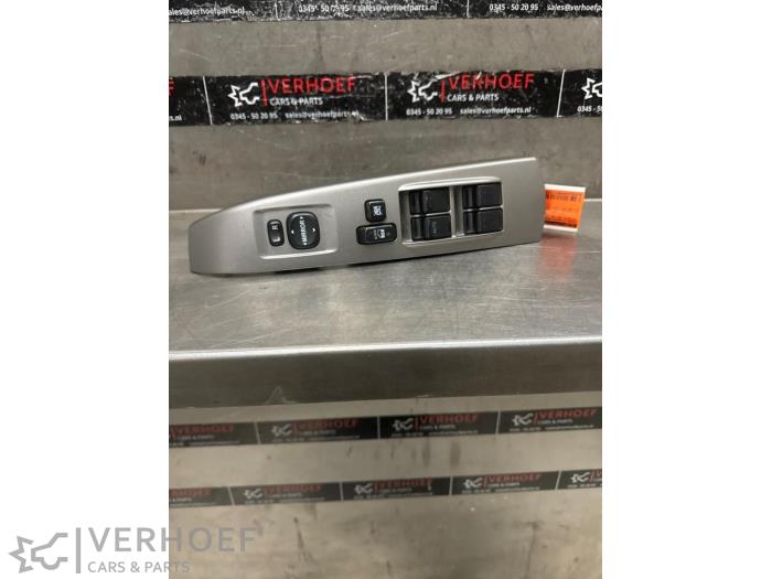 Usados Interruptor combinado de ventanillas Toyota Prius (NHW20) 1.5 16V Precio € 25,00 Norma de margen ofrecido por Verhoef Cars & Parts