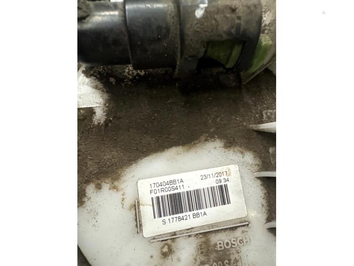 Bensinpump från en Nissan X-Trail (T32) 1.6 DIG-T 16V 2018