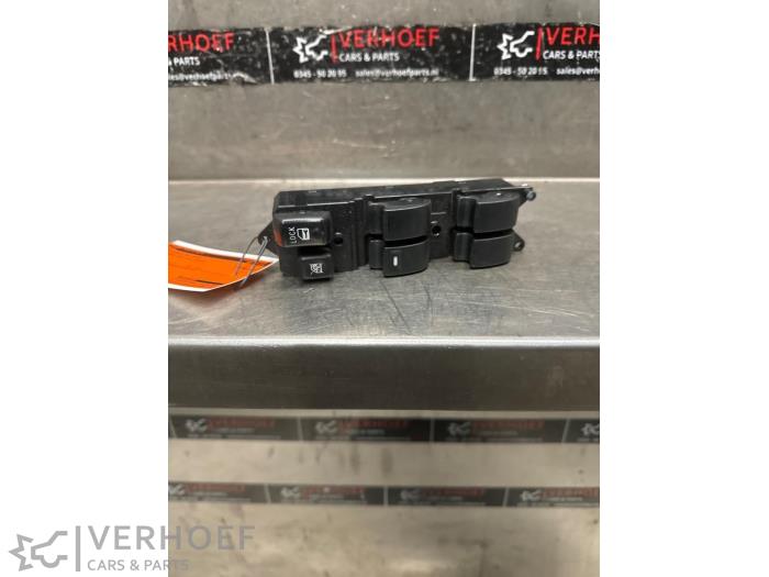 Usados Interruptor combinado de ventanillas Mitsubishi ASX 1.6 MIVEC 16V Precio € 40,00 Norma de margen ofrecido por Verhoef Cars & Parts